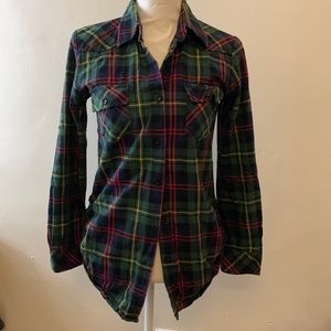Plaid flannel shirt with optional ruched looks